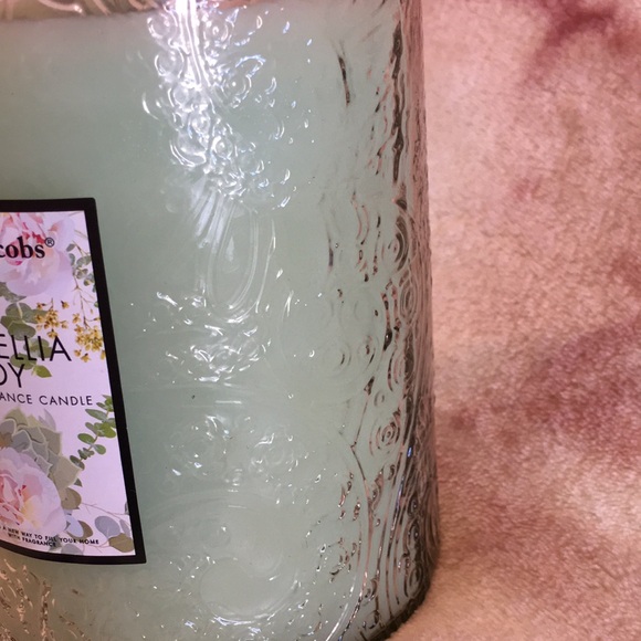 Susan Jacobs Scented Camellia Joy Home Decorative Candle XL 21oz NWT Textured - Picture 3 of 16